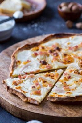  Tarte Flambée: Một Sự Giao Thoa Vô Cùng Giòn Tan và Phong Phú Hương Vị!