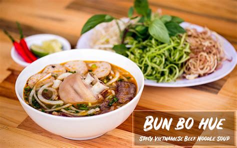  Bún Bò Huế: Nét cay nồng của nước lèo hòa quyện với vị thanh ngọt của chả huế