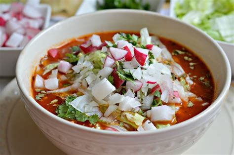  Pozole! Một bát canh cay nồng với hương vị của ngô rang và thịt heo mềm