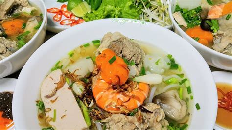   Soto Betawi:  Bánh canh thơm ngon hòa quyện với vị cay nồng của sambal oelek!